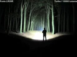 Fenix LR35R Aufladbare Taschenlampe, 10.000 Lumen -Deutschland Jagd Licht Verkaufs-Shop Fenix20LR35R20Beamshot20Koen20van20der20Jagt